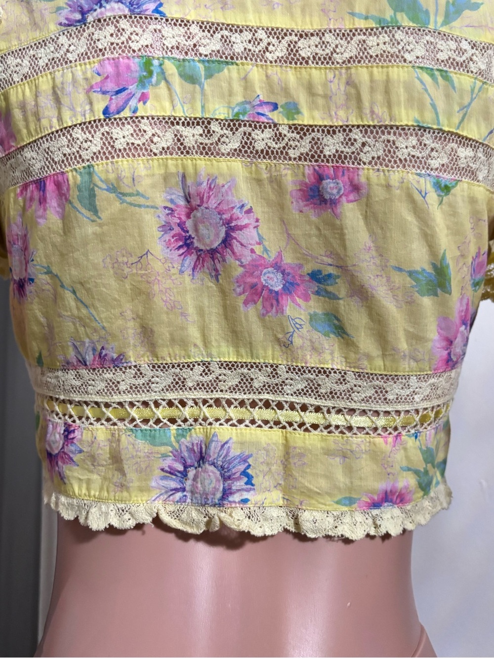 LOVESHACK FANCY Women’s Yellow Floral Crochet-Trim Tie-Front Crop Top - Picture 8 of 13